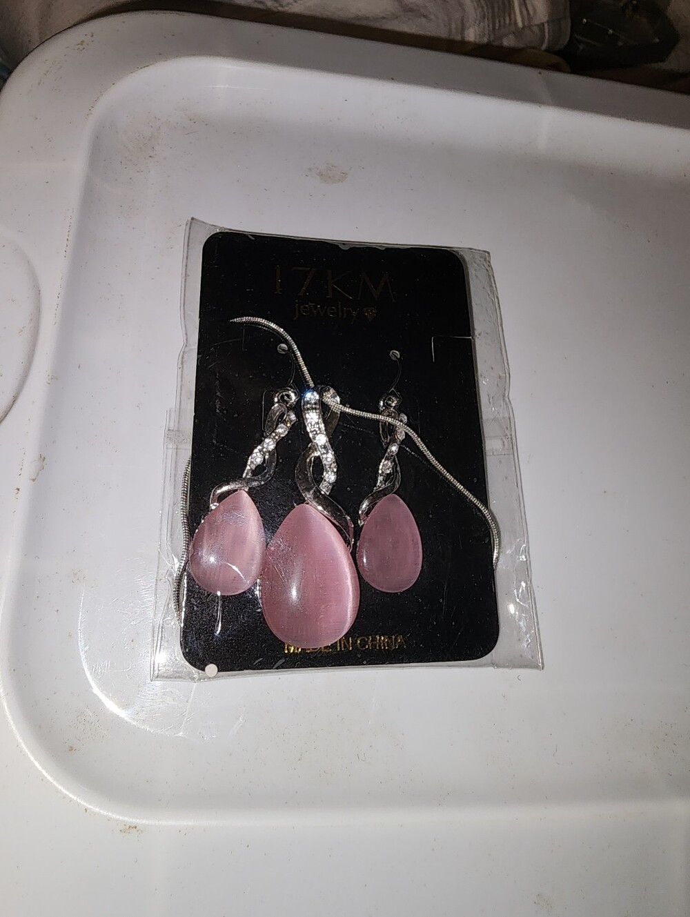 17KM Pink Teardrop Pendant & Earring Set